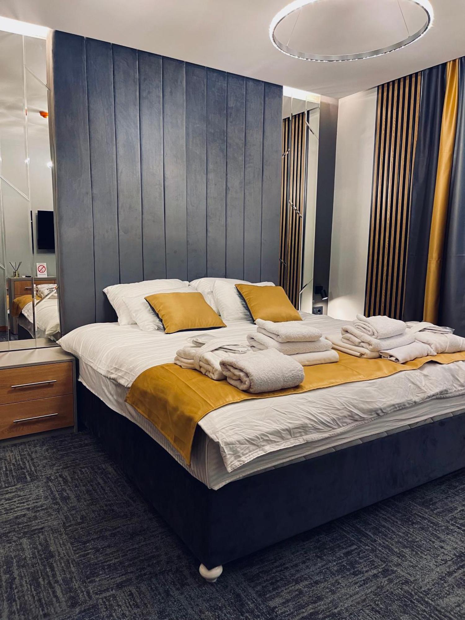 Mozaik Apartments & Spa - Modern 4-Star Apartments With Exclusive Private Spa Wellness In The City Center - Sauna, Jacuzzi, Turkish Bath - Free Parking, Wi-Fi - Rooms & Apartments ชูปริยา ภายนอก รูปภาพ