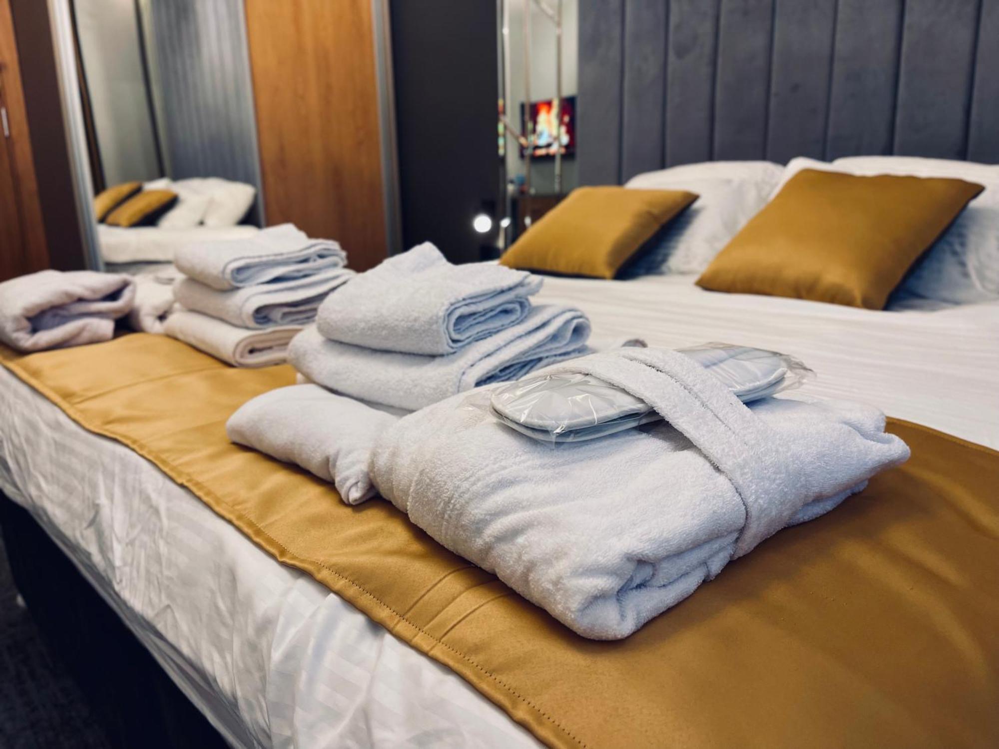 Mozaik Apartments & Spa - Modern 4-Star Apartments With Exclusive Private Spa Wellness In The City Center - Sauna, Jacuzzi, Turkish Bath - Free Parking, Wi-Fi - Rooms & Apartments ชูปริยา ภายนอก รูปภาพ