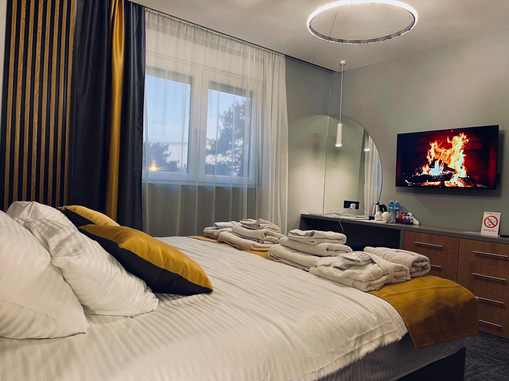 Mozaik Apartments & Spa - Modern 4-Star Apartments With Exclusive Private Spa Wellness In The City Center - Sauna, Jacuzzi, Turkish Bath - Free Parking, Wi-Fi - Rooms & Apartments ชูปริยา ภายนอก รูปภาพ