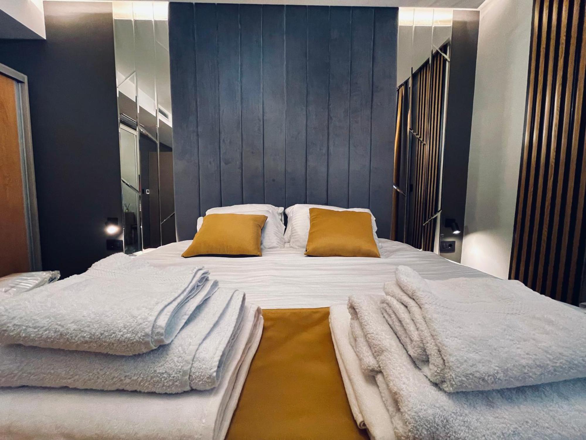 Mozaik Apartments & Spa - Modern 4-Star Apartments With Exclusive Private Spa Wellness In The City Center - Sauna, Jacuzzi, Turkish Bath - Free Parking, Wi-Fi - Rooms & Apartments ชูปริยา ภายนอก รูปภาพ