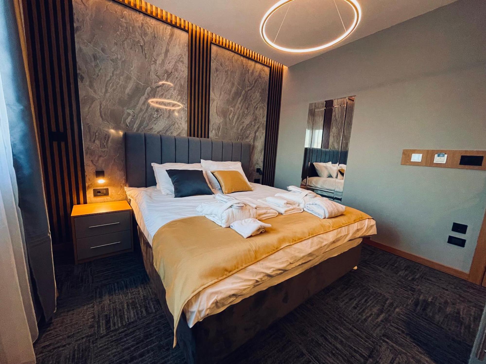 Mozaik Apartments & Spa - Modern 4-Star Apartments With Exclusive Private Spa Wellness In The City Center - Sauna, Jacuzzi, Turkish Bath - Free Parking, Wi-Fi - Rooms & Apartments ชูปริยา ภายนอก รูปภาพ