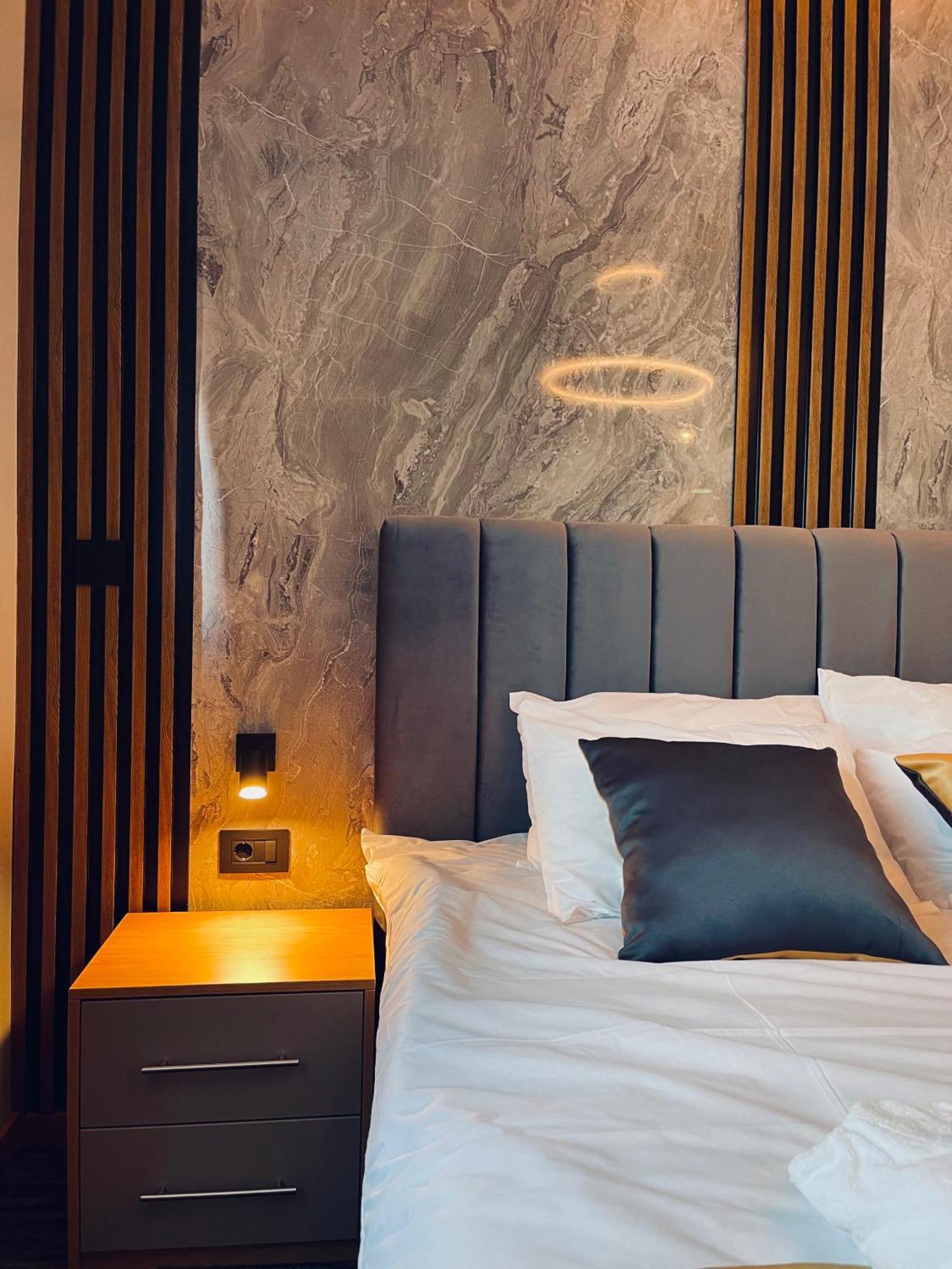 Mozaik Apartments & Spa - Modern 4-Star Apartments With Exclusive Private Spa Wellness In The City Center - Sauna, Jacuzzi, Turkish Bath - Free Parking, Wi-Fi - Rooms & Apartments ชูปริยา ภายนอก รูปภาพ