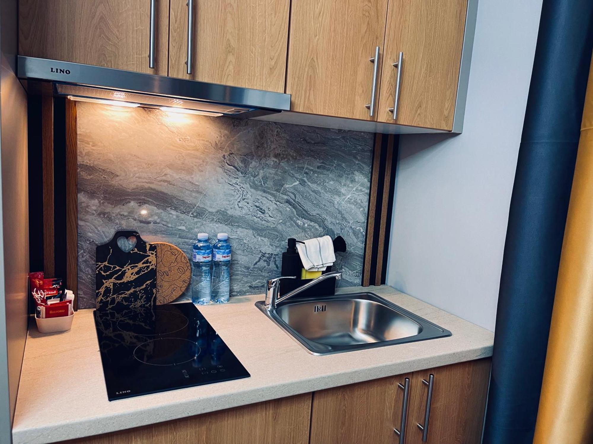 Mozaik Apartments & Spa - Modern 4-Star Apartments With Exclusive Private Spa Wellness In The City Center - Sauna, Jacuzzi, Turkish Bath - Free Parking, Wi-Fi - Rooms & Apartments ชูปริยา ภายนอก รูปภาพ