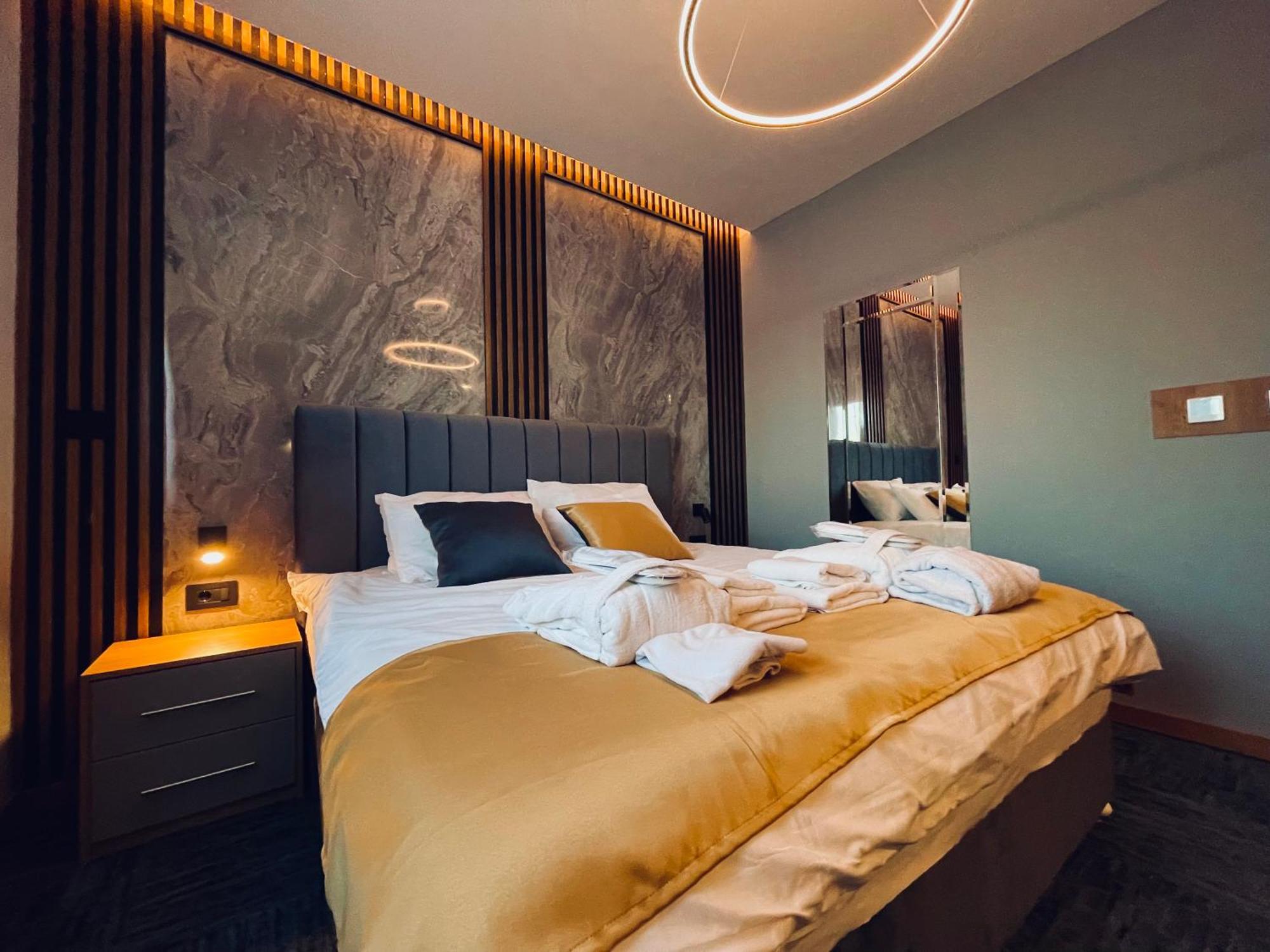 Mozaik Apartments & Spa - Modern 4-Star Apartments With Exclusive Private Spa Wellness In The City Center - Sauna, Jacuzzi, Turkish Bath - Free Parking, Wi-Fi - Rooms & Apartments ชูปริยา ภายนอก รูปภาพ