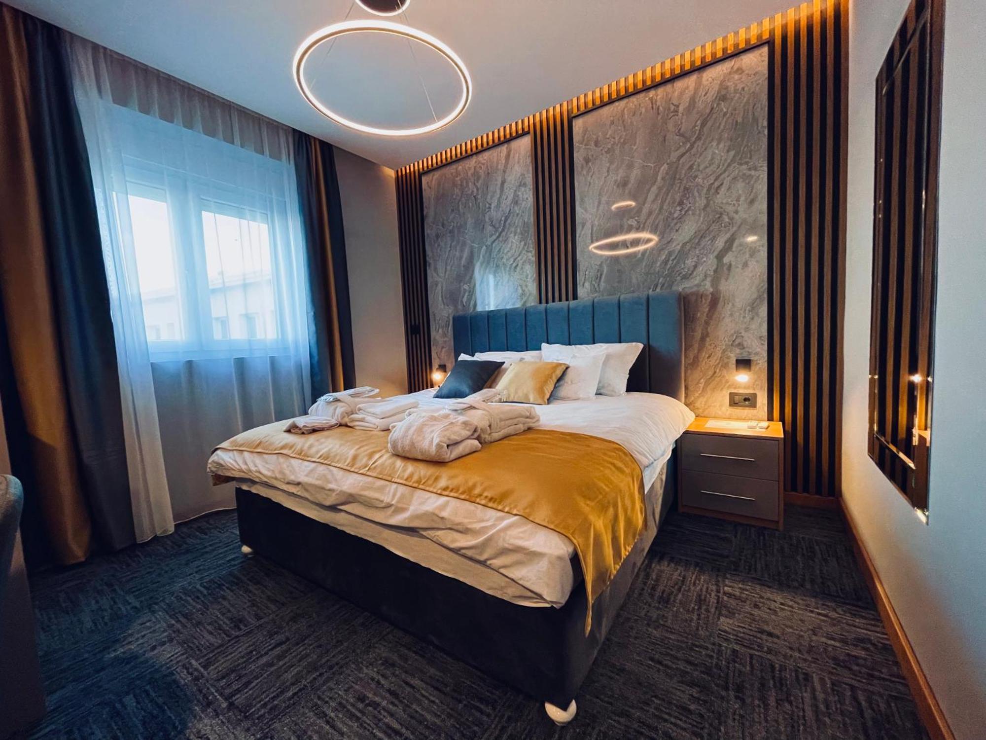Mozaik Apartments & Spa - Modern 4-Star Apartments With Exclusive Private Spa Wellness In The City Center - Sauna, Jacuzzi, Turkish Bath - Free Parking, Wi-Fi - Rooms & Apartments ชูปริยา ภายนอก รูปภาพ