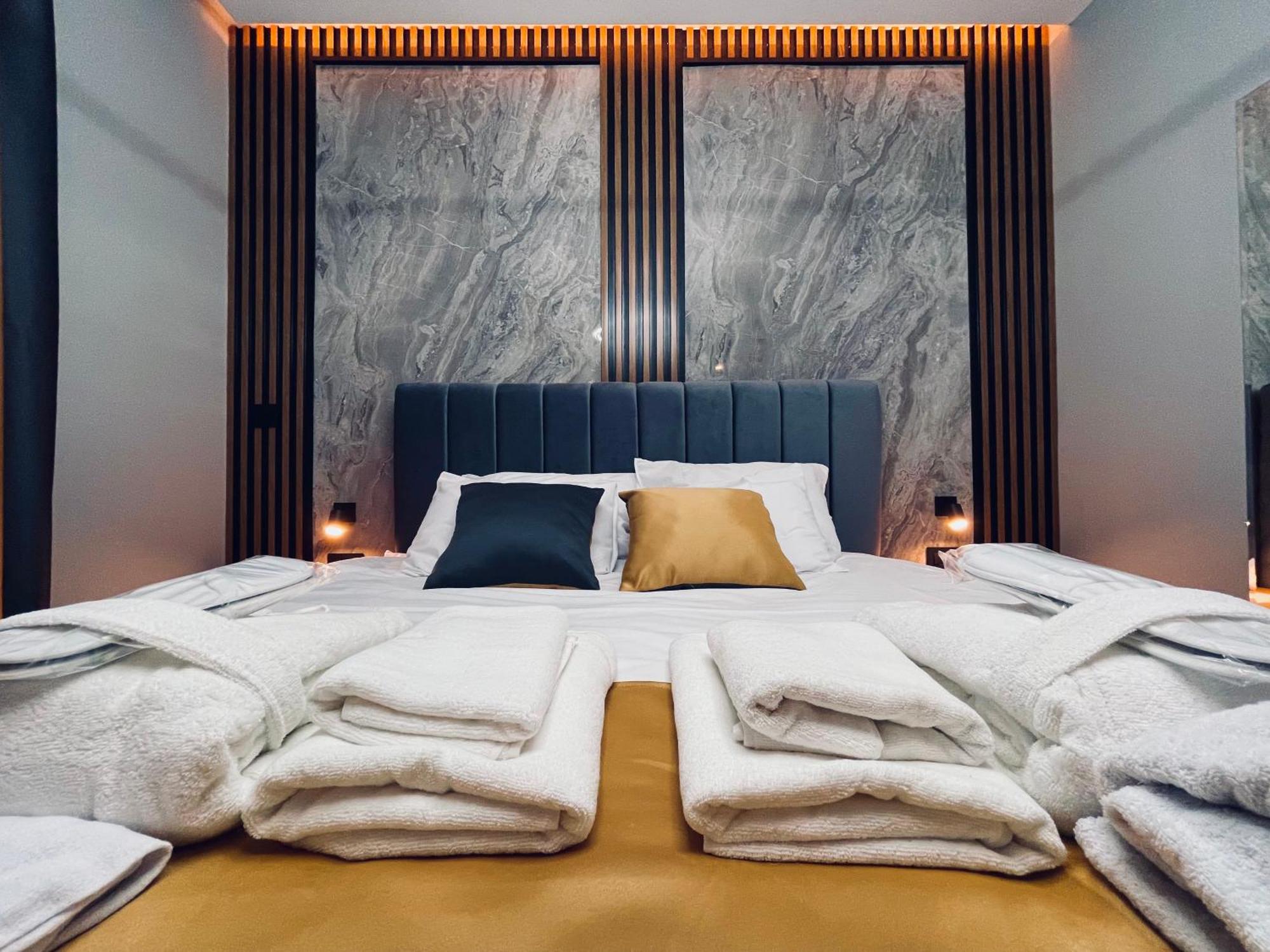 Mozaik Apartments & Spa - Modern 4-Star Apartments With Exclusive Private Spa Wellness In The City Center - Sauna, Jacuzzi, Turkish Bath - Free Parking, Wi-Fi - Rooms & Apartments ชูปริยา ภายนอก รูปภาพ
