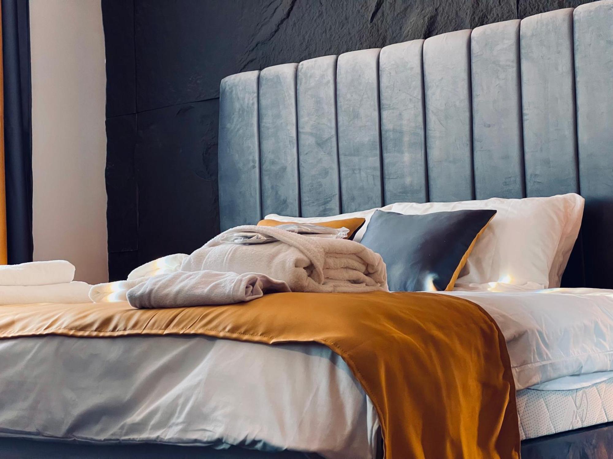 Mozaik Apartments & Spa - Modern 4-Star Apartments With Exclusive Private Spa Wellness In The City Center - Sauna, Jacuzzi, Turkish Bath - Free Parking, Wi-Fi - Rooms & Apartments ชูปริยา ภายนอก รูปภาพ