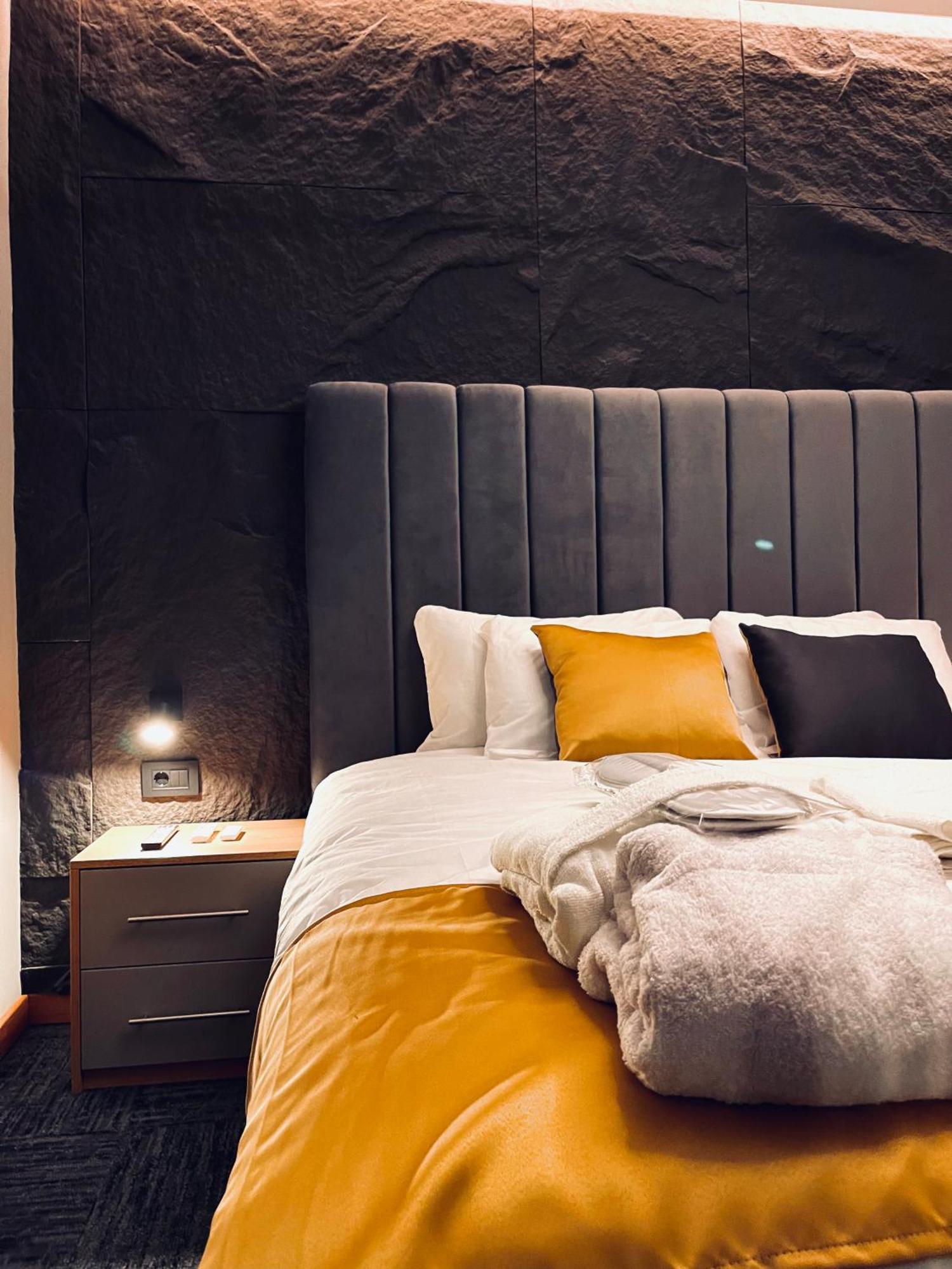 Mozaik Apartments & Spa - Modern 4-Star Apartments With Exclusive Private Spa Wellness In The City Center - Sauna, Jacuzzi, Turkish Bath - Free Parking, Wi-Fi - Rooms & Apartments ชูปริยา ภายนอก รูปภาพ
