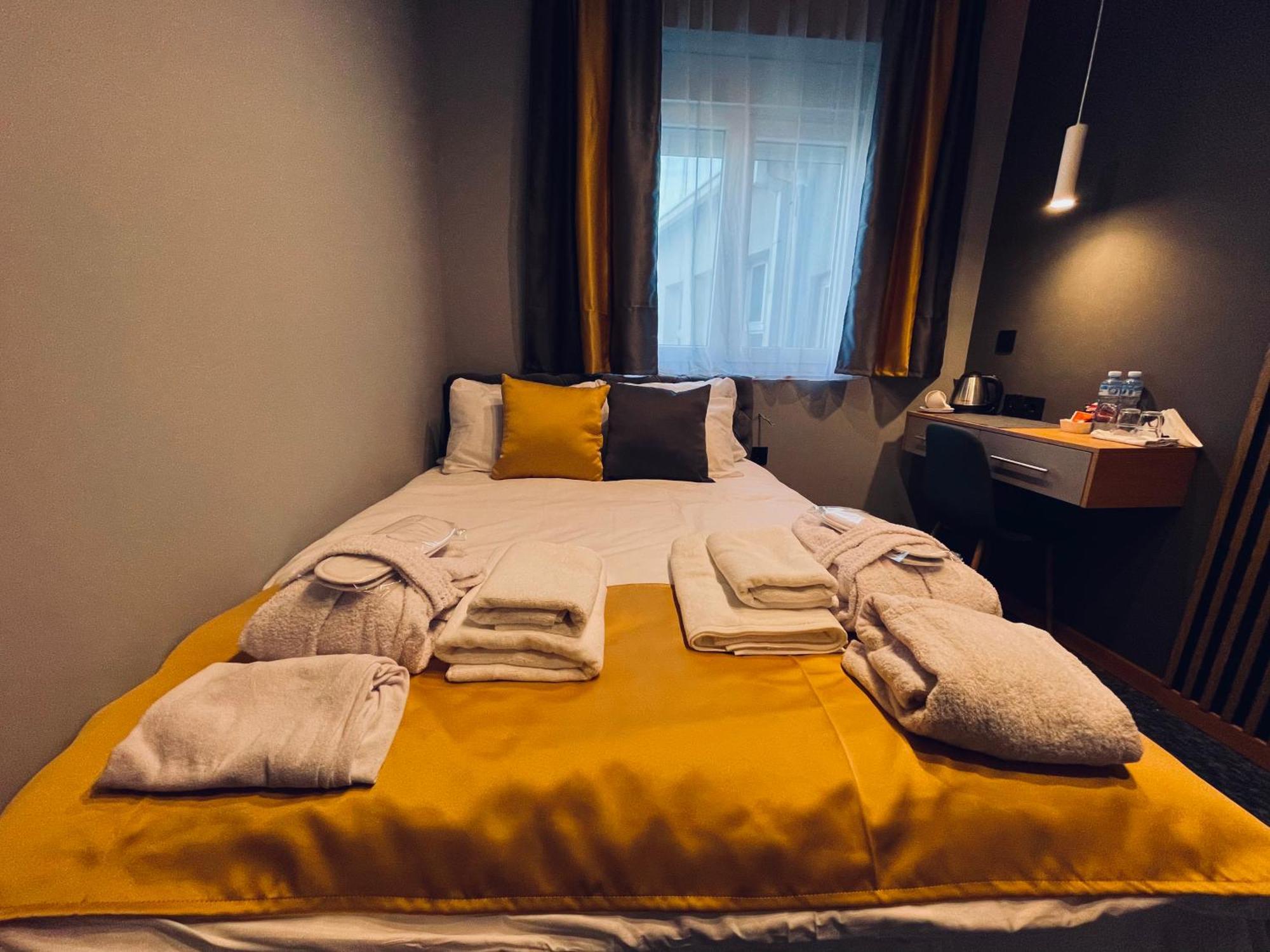 Mozaik Apartments & Spa - Modern 4-Star Apartments With Exclusive Private Spa Wellness In The City Center - Sauna, Jacuzzi, Turkish Bath - Free Parking, Wi-Fi - Rooms & Apartments ชูปริยา ภายนอก รูปภาพ
