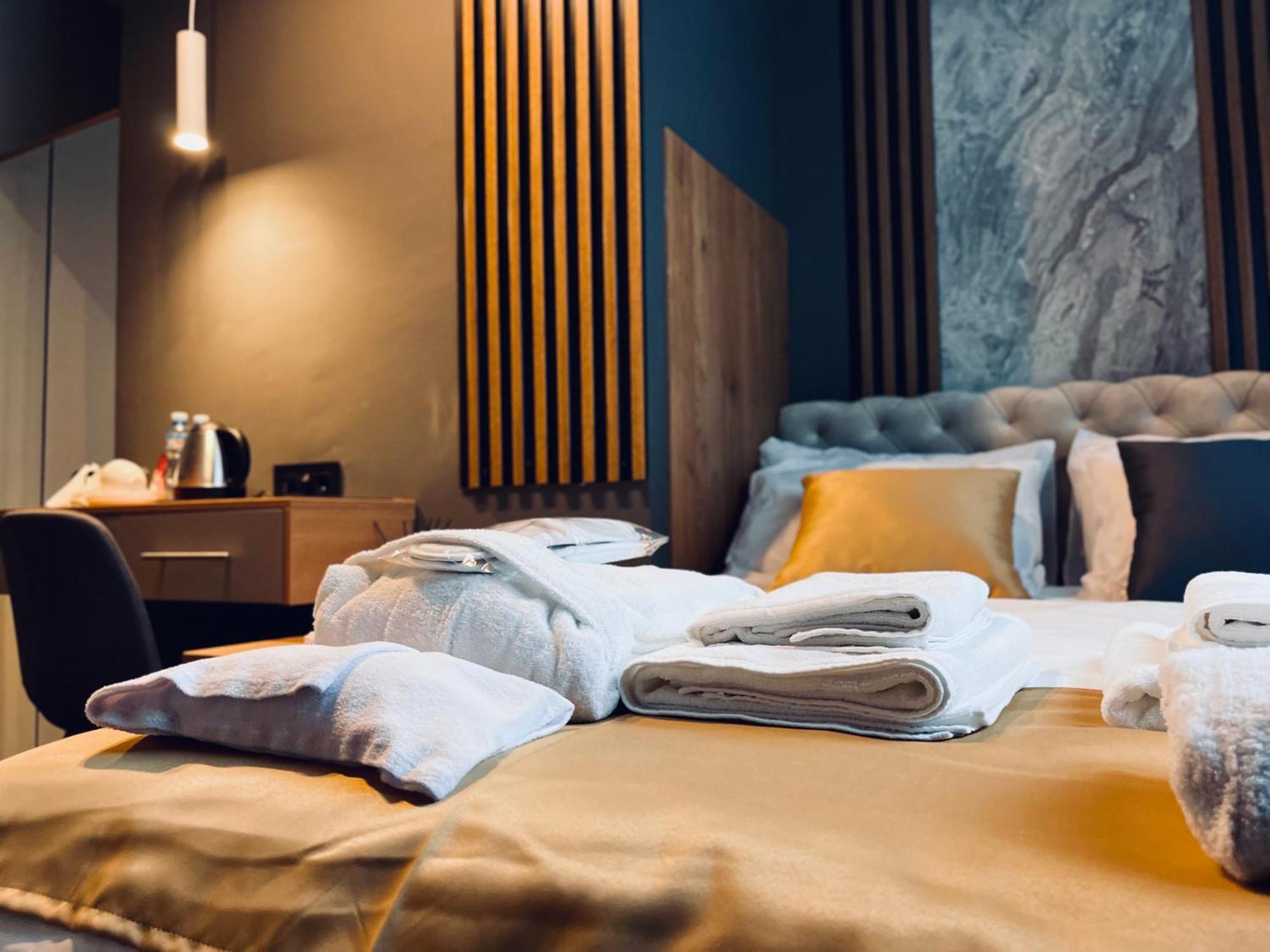 Mozaik Apartments & Spa - Modern 4-Star Apartments With Exclusive Private Spa Wellness In The City Center - Sauna, Jacuzzi, Turkish Bath - Free Parking, Wi-Fi - Rooms & Apartments ชูปริยา ภายนอก รูปภาพ