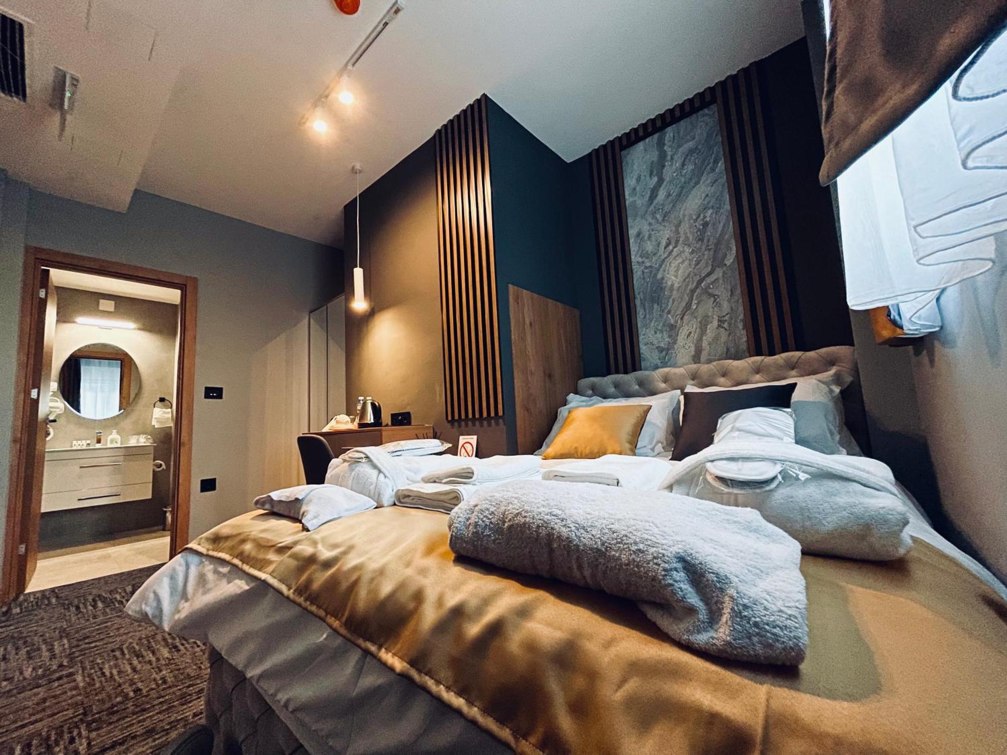 Mozaik Apartments & Spa - Modern 4-Star Apartments With Exclusive Private Spa Wellness In The City Center - Sauna, Jacuzzi, Turkish Bath - Free Parking, Wi-Fi - Rooms & Apartments ชูปริยา ภายนอก รูปภาพ