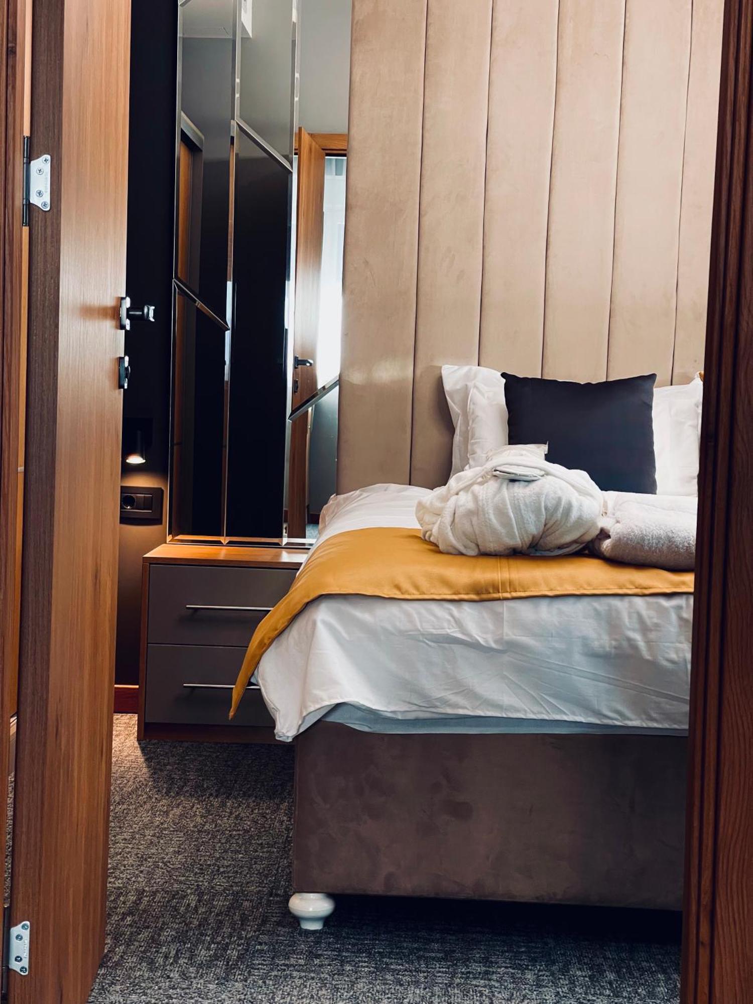 Mozaik Apartments & Spa - Modern 4-Star Apartments With Exclusive Private Spa Wellness In The City Center - Sauna, Jacuzzi, Turkish Bath - Free Parking, Wi-Fi - Rooms & Apartments ชูปริยา ภายนอก รูปภาพ