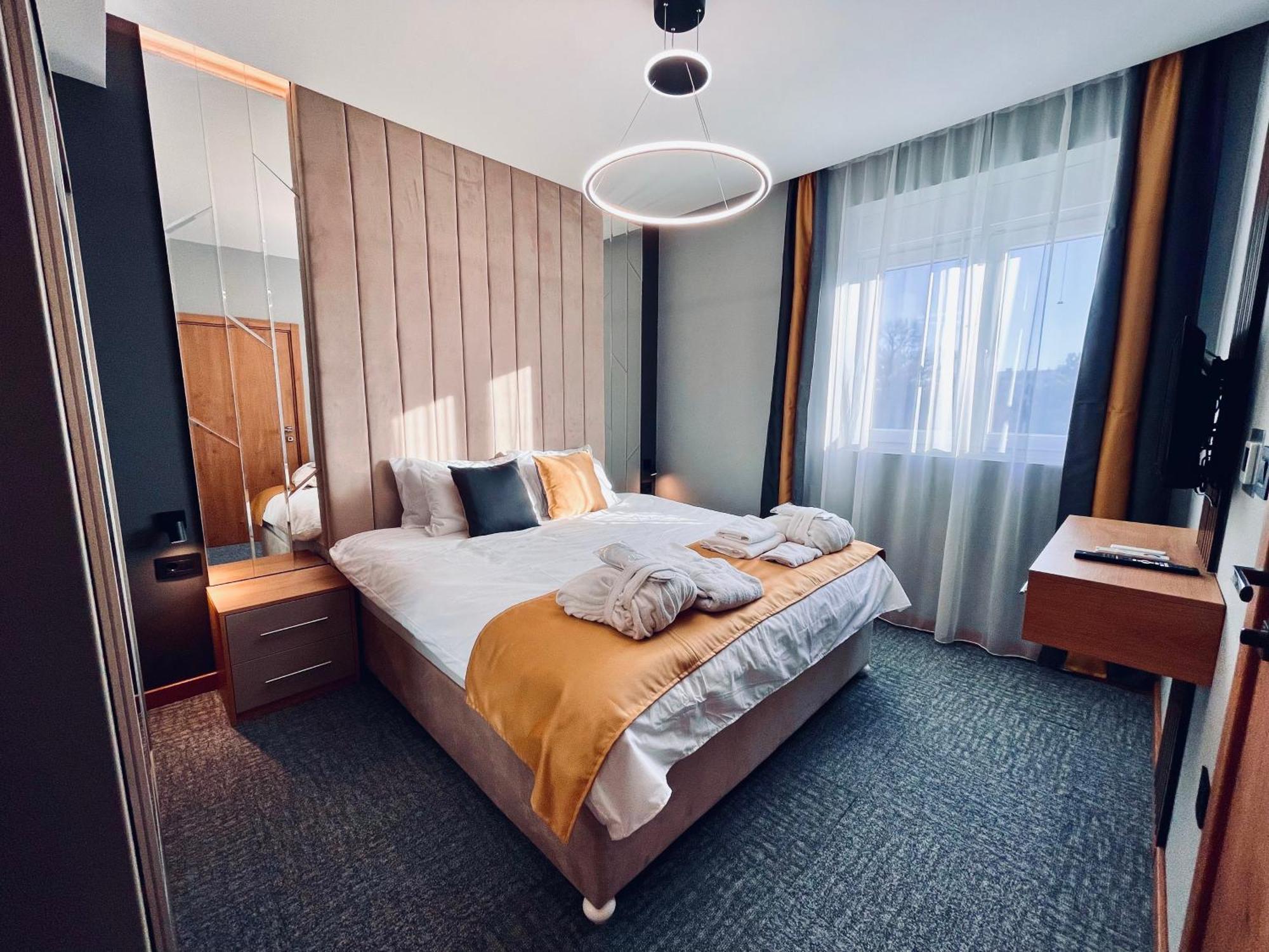 Mozaik Apartments & Spa - Modern 4-Star Apartments With Exclusive Private Spa Wellness In The City Center - Sauna, Jacuzzi, Turkish Bath - Free Parking, Wi-Fi - Rooms & Apartments ชูปริยา ภายนอก รูปภาพ
