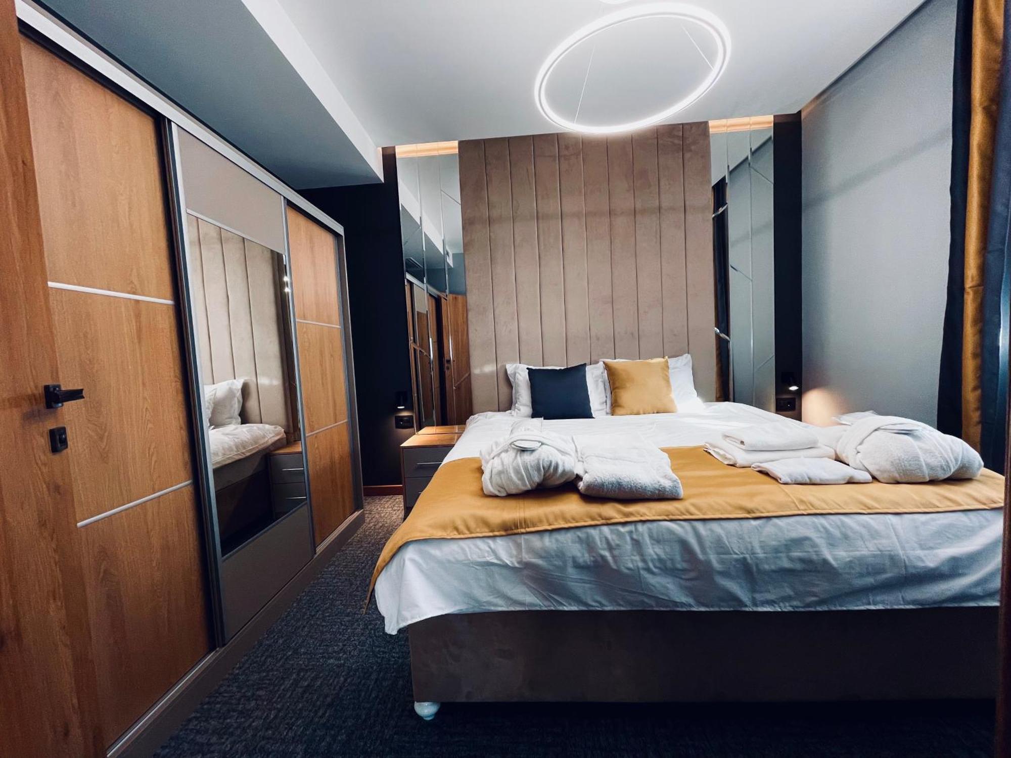Mozaik Apartments & Spa - Modern 4-Star Apartments With Exclusive Private Spa Wellness In The City Center - Sauna, Jacuzzi, Turkish Bath - Free Parking, Wi-Fi - Rooms & Apartments ชูปริยา ภายนอก รูปภาพ