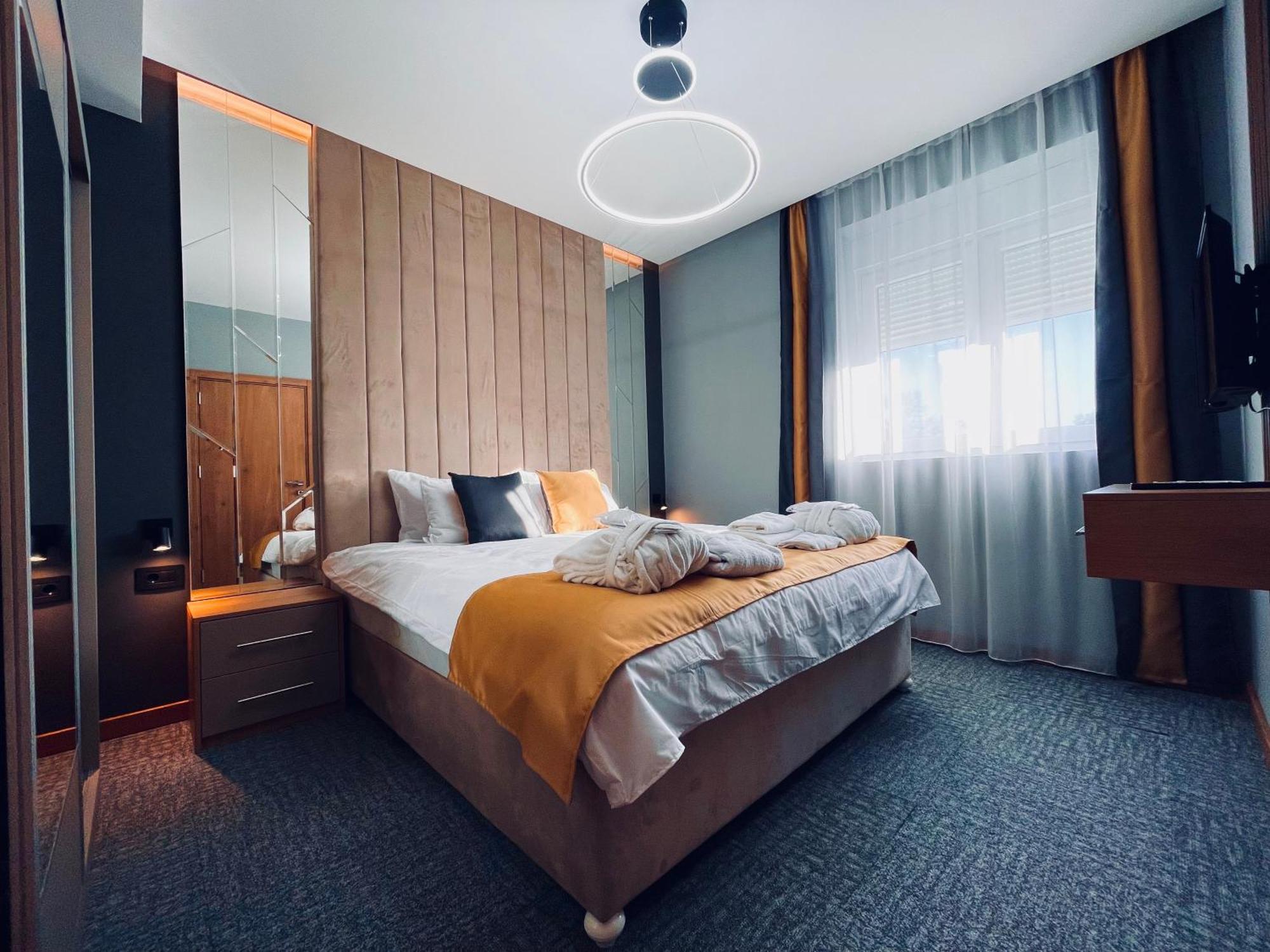 Mozaik Apartments & Spa - Modern 4-Star Apartments With Exclusive Private Spa Wellness In The City Center - Sauna, Jacuzzi, Turkish Bath - Free Parking, Wi-Fi - Rooms & Apartments ชูปริยา ภายนอก รูปภาพ